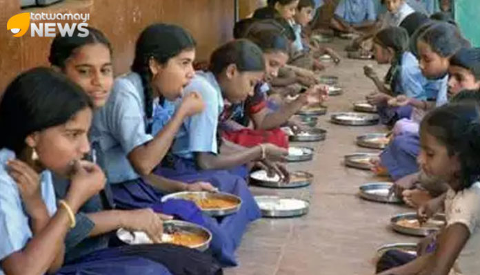 lizard-in-mid-day-meal-sambhar-70-students-in-karnataka-hospitalised