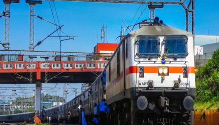 Indian Railways bans loud music