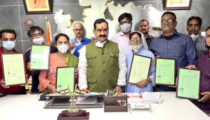 Six Pakistani migrants granted Indian citizenship