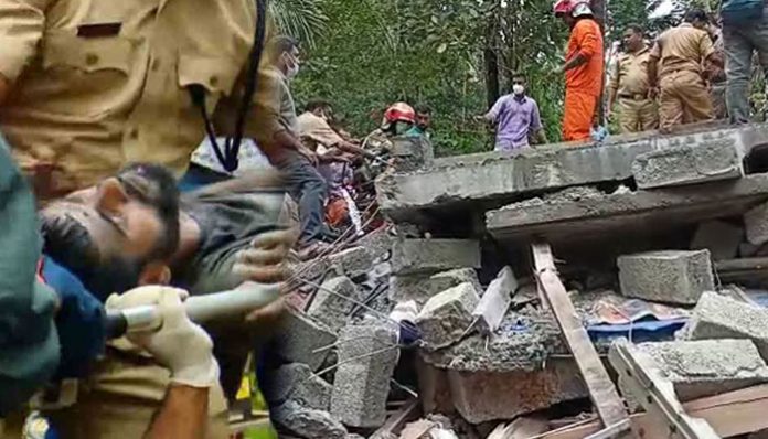 kozhikode-house-collapsed