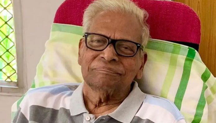 vs-achuthanandan-admitted-in-hospital