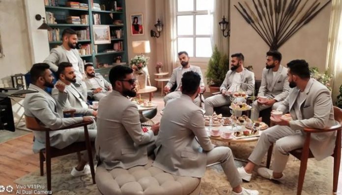 the-picture-of-kohli-sitting-with-nine-others-is-now-going-viral-on-social-media