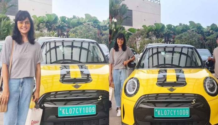 actress-manju-warrier-bought-new-electric-mini-cooper