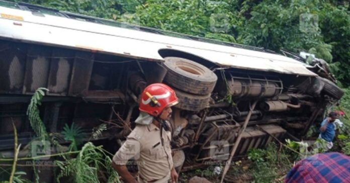 Bus-accident-vagamon-30-students-in-the-bus