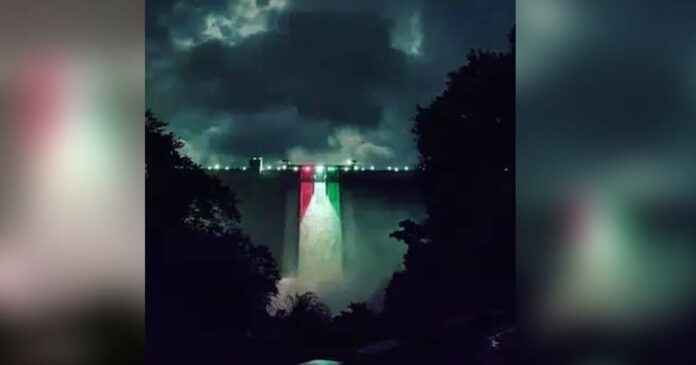 Idukki Churuthoni Dam resplendent in tricolor; On the occasion of the 75th anniversary of freedom of colour