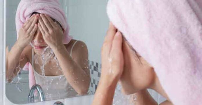 Is dry skin bothering you? Then wash your face with cold water and see the benefits