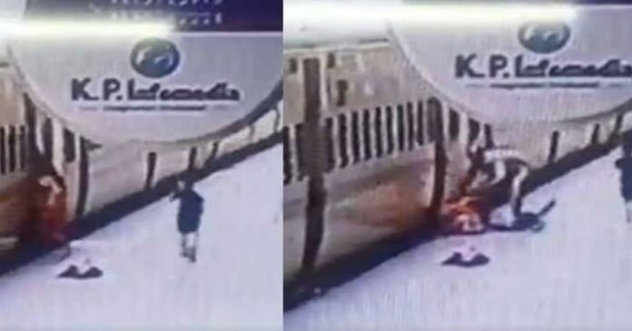 The woman fell while alighting from the slow moving train with her child; The timely intervention of the policeman saved the day! The video went viral