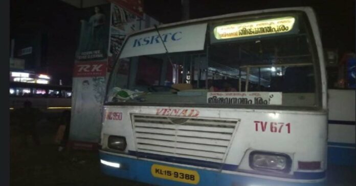 KSRTC shows laxity in allotting duty time to drivers who having noyamb; during the trip, the bus is parked on the roadside and the driver goes to cut noyamb