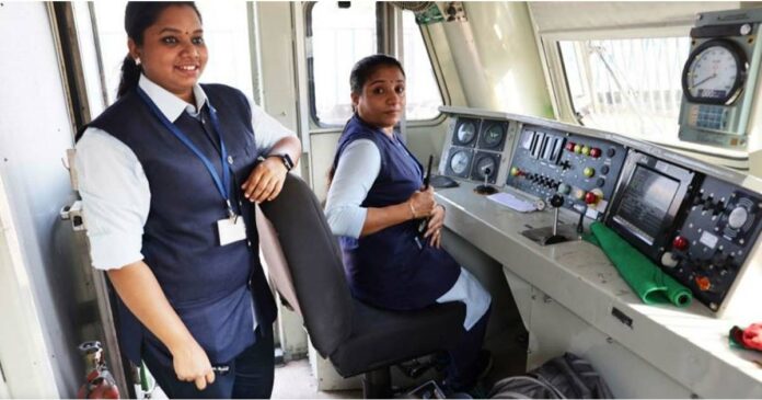 On Women's Day, women officials completely controlled the goods train!