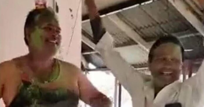 Policemen danced drunkenly during Holi celebrations at the station; Suspension after the video went viral
