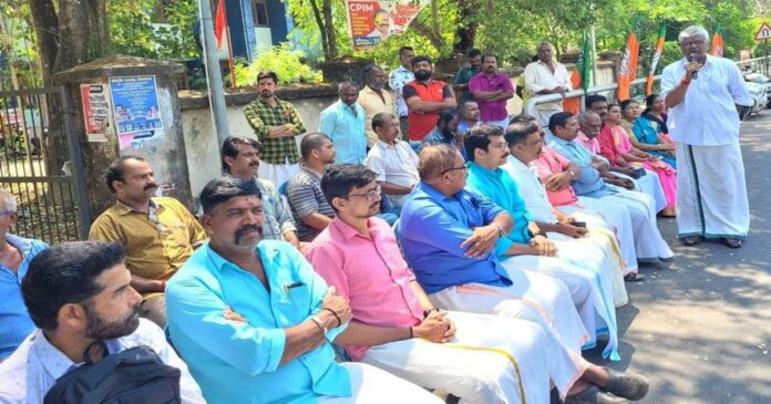 Pinarayi government's betrayal towards fishermen community!BJP staged dharna at Fisheries DD office
