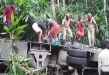 Sabarimala pilgrims' bus overturned in Ilavunkal in Pathanamthitta; The driver was seriously injured