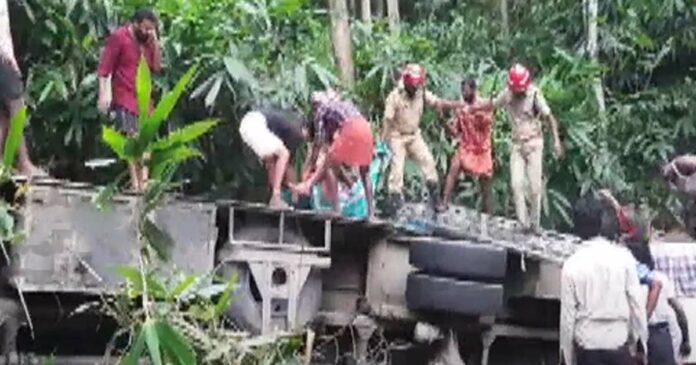 Sabarimala pilgrims' bus overturned in Ilavunkal in Pathanamthitta; The driver was seriously injured