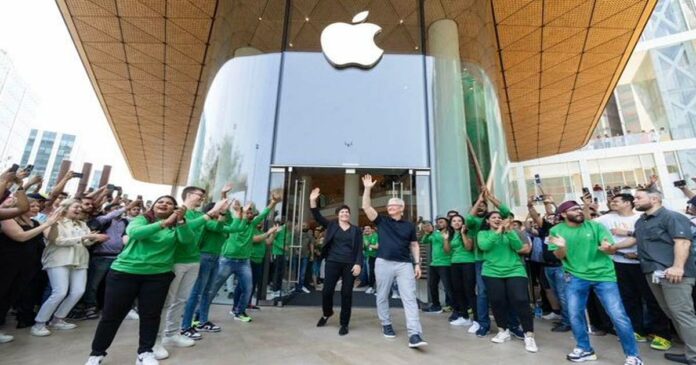 Mumbai has a new landmark; Apple Store opened by CEO Tim Cook