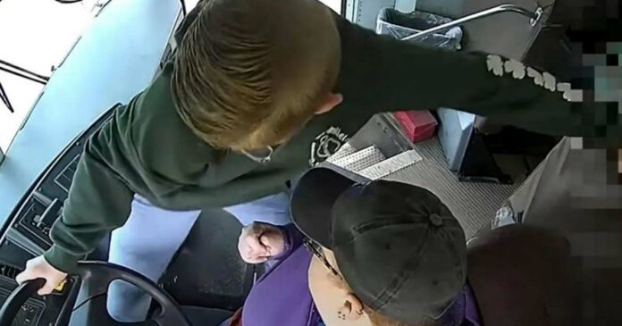 The bus driver fainted; A 7th grader took control of the bus to save the lives of his classmates