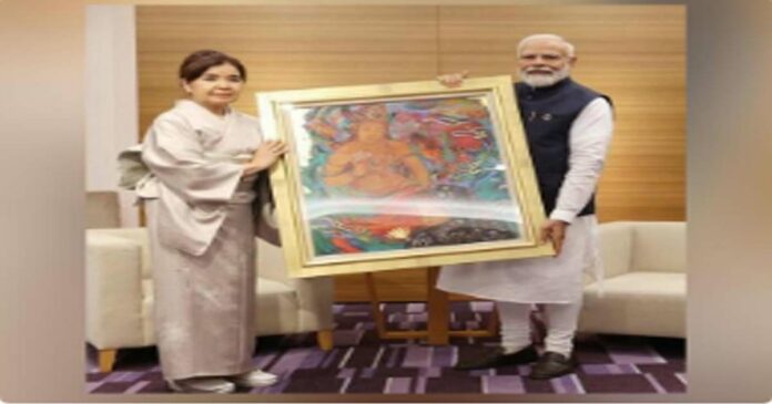 A Japanese artist presented an oil painting of Buddha to Narendra Modi who was attending the G7 Summit; After the summit, the Prime Minister arrived in Papua New Guinea for an official visit