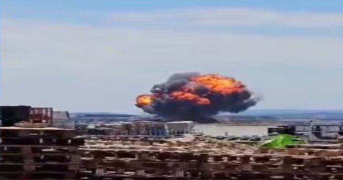A Spanish Air Force F-18 fighter jet crashes during a demonstration flight; The pilot survived; Shocking footage is out