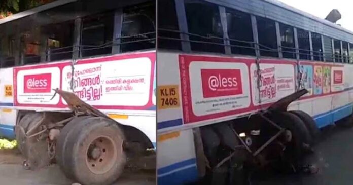 Rear wheel of KSRTC bus comes off in Attapadi; A major disaster was averted by a narrow margin