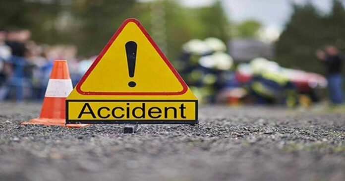 Car goes out of control and crashes into a tree in Karnataka; Malayali youth died, one injured
