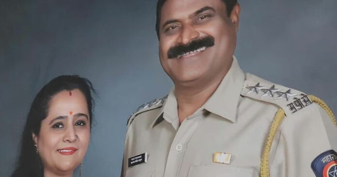 His wife and nephew were shot dead; Assistant Commissioner of Police committed suicide by shooting himself in Maharashtra