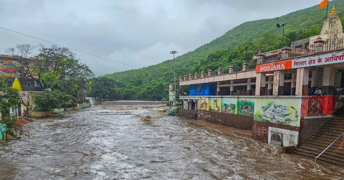 Heavy rain in Gujarat; Low-lying areas under water; Lightning flood in Junagadh region