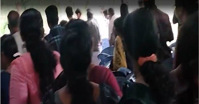 A snake crawled into the audience while MV Govindan was speaking; The people were desperate;