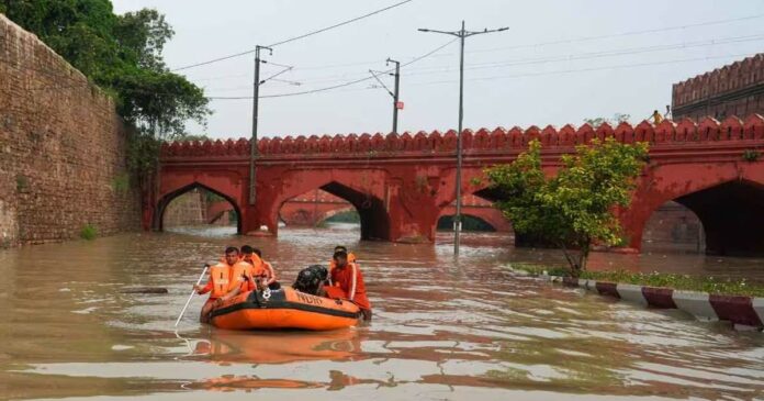 Slight relief for Delhi! The water level of the Yamuna River is decreasing; Main roads were flooded