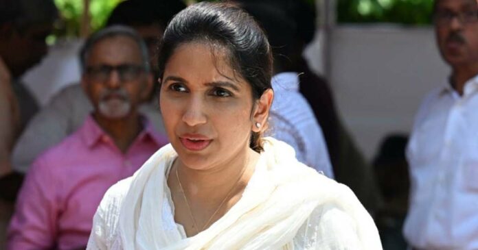 Cyber ​​attack! Achu Oommen filed a complaint with the Women's Commission, the Election Commission and the police