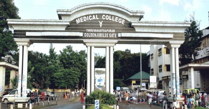 Complaint of delay in treatment at Thiruvananthapuram Medical College for plus two student who was bitten by a dog; The Superintendent ordered an inquiry
