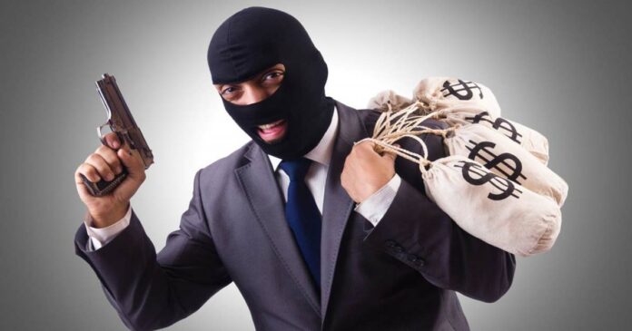 five five minutes; A five-member gang robbed a bank in broad daylight in Surat; The search for the accused continues