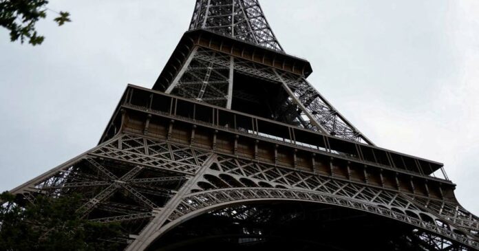 Eiffel Tower bomb threat! People were evacuated; Tests are ongoing