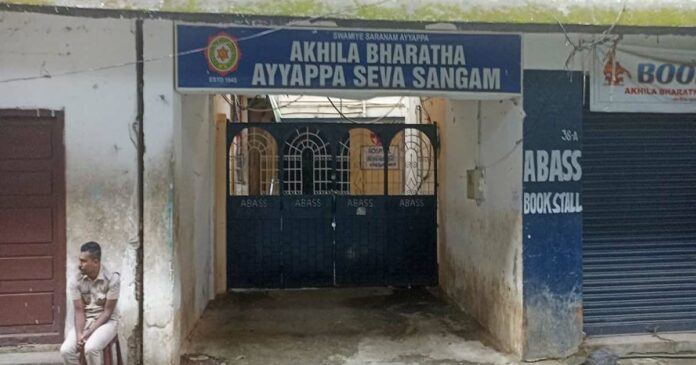 Devotees could see the locked Akhila Bharata Ayyappa Seva Sangh on the dawn of Chingamasam; It fell to the camp office in Sannidhanam