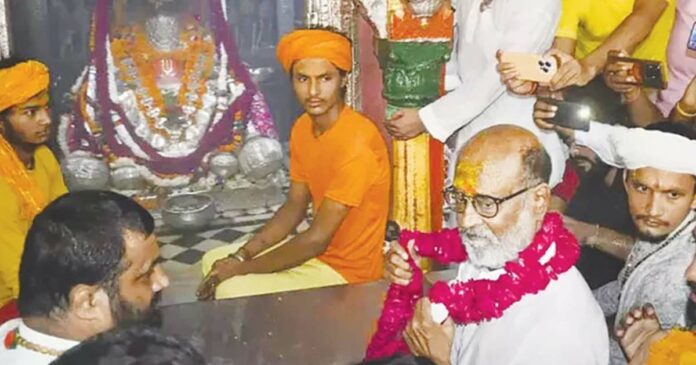 Superstar visits Hanumangadi temple in Ayodhya; Rajinikanth says waiting to see completion of Ram temple; He visited with his wife