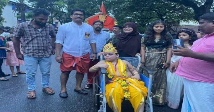 Mother's and Father's support for his desire to become Lord Krishna; Seven-year-old Yahya gained attention as Sri Krishna