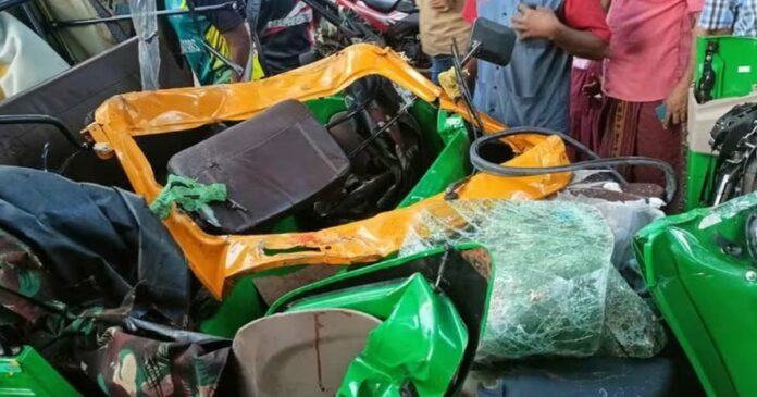 School bus collides with autorickshaw in Kasaragod Pallathatukka; A tragic end for five people! The deceased were family members who were traveling in the auto