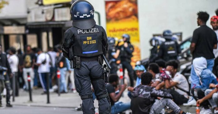 When those who seek refuge spread unrest! Germany burns after France and Sweden; Eritrean refugees rioted in the German city of Stuttgart! Many people, including 26 policemen, were injured
