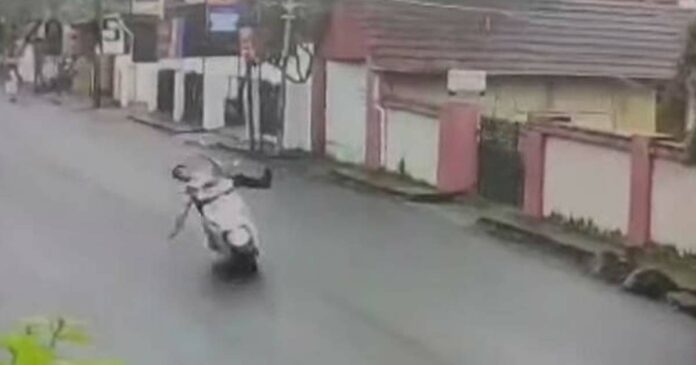 Cable for death loop again! A 20-year-old man's hip fractured after falling from a scooter in Kochi; Police registered a case based on the complaint of the relatives