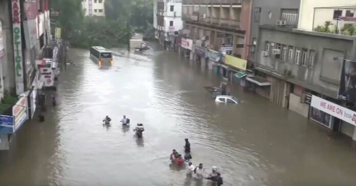 Heavy rains in Nagpur; Many areas were flooded; Central forces were deployed for rescue operations