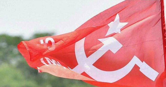 CPM vandalized BJP worker's house in Kozhikode; A twenty-member group led by the local secretary attacked with deadly weapons including machetes; Complaints of theft of gold and money, police registered a case