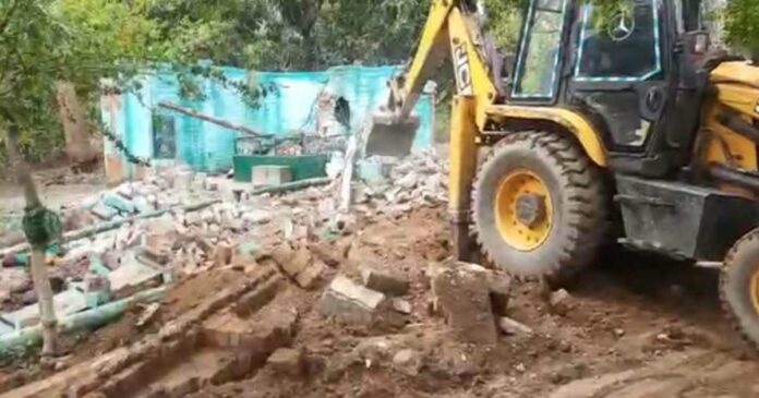 The district administration demolished three madrasahs in Dehradun