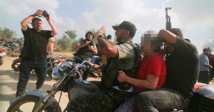Hamas terrorists kidnapped the Israelis on a bike! The army freed several people held captive outside the Gaza Strip