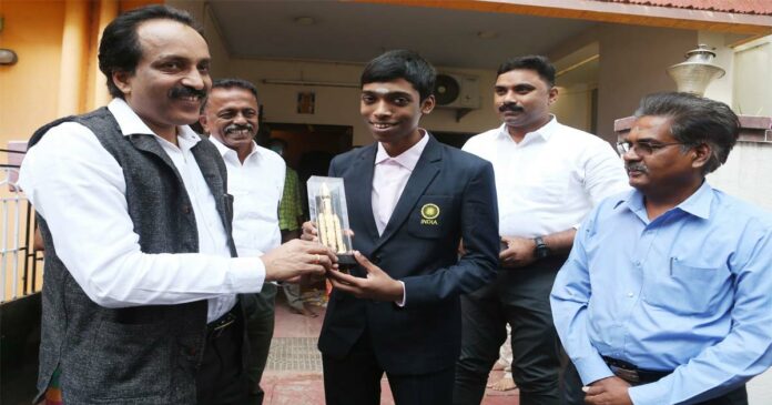 ISRO Chairman Somnath visited chess player Pragyananda