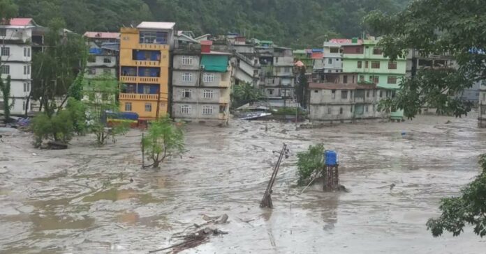 Flash floods in Sikkim; Death toll rises to 21, bodies of 7 soldiers recovered; Warning: Do not pick up spilled weapons or ammunition