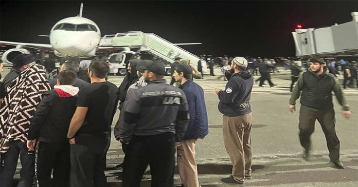 Muslim mob attack on Israeli passengers at Russia's Dagestan airport! 60 people arrested