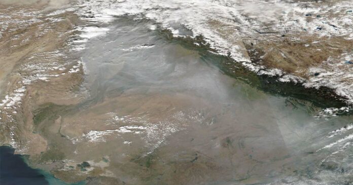 It is not only Delhi that is suffocating! Smog from Pakistan to the Bay of Bengal; NASA released the satellite image
