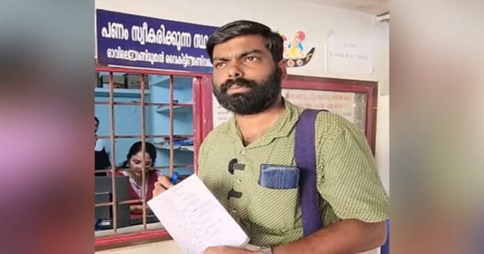 In addition to the rate increase, electricity is interrupted twenty times a day! BJP member Ranjith with a different protest! Nine families in the ward paid the bill amounting to seven thousand rupees in coins