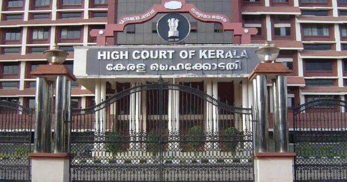 Demonstration insulting the Magistrate; The High Court took a voluntary case against the lawyers of Kottayam