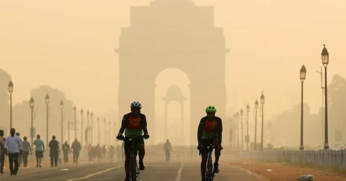 Delhi suffocated by toxic smoke! Air quality in Delhi extreme; Holidays for schools