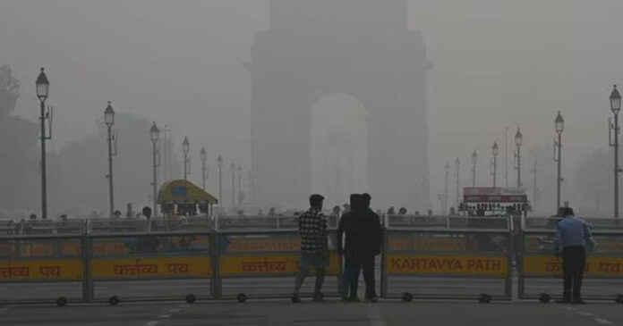 Air pollution worsens again in Delhi; Environment Minister calls high-level meeting, smog towers may be opened soon