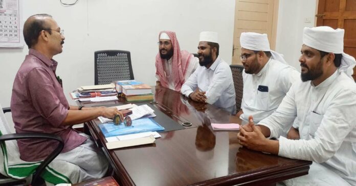 Islamic religious scholars visited Travancore Devaswom Board President. Muslim clerics say elaborate facilities should be provided to all Ayyappa devotees at Sabarimala